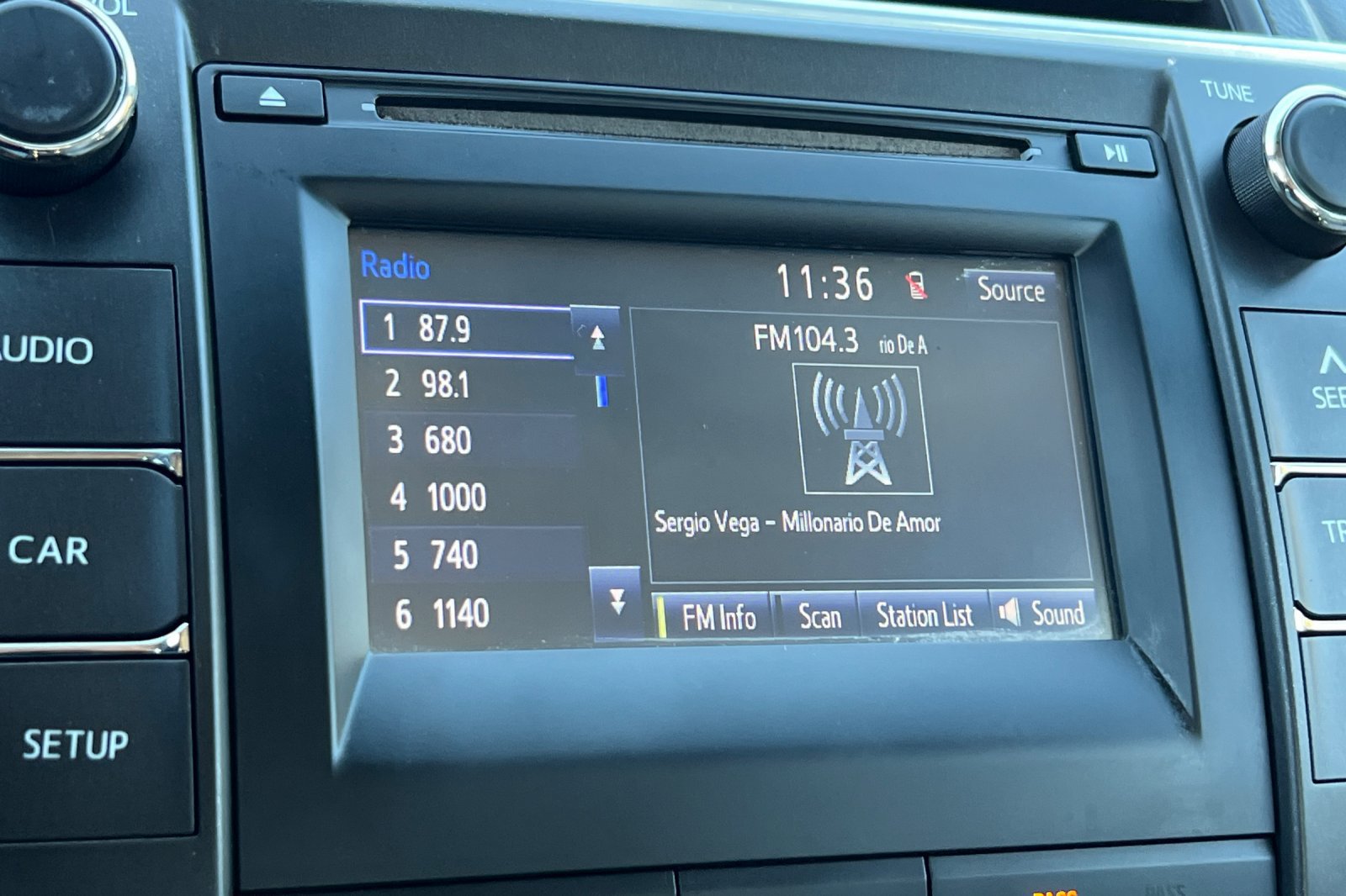 Used 2016 Toyota Camry LE FWD image 17
