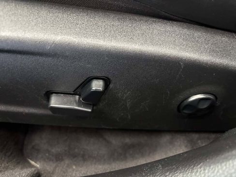 Used 2018 Chrysler 300 S w/ 300S Premium Group image 19