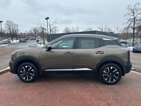 Used 2026 Nissan Kicks SV w/ SV Premium Package image 3