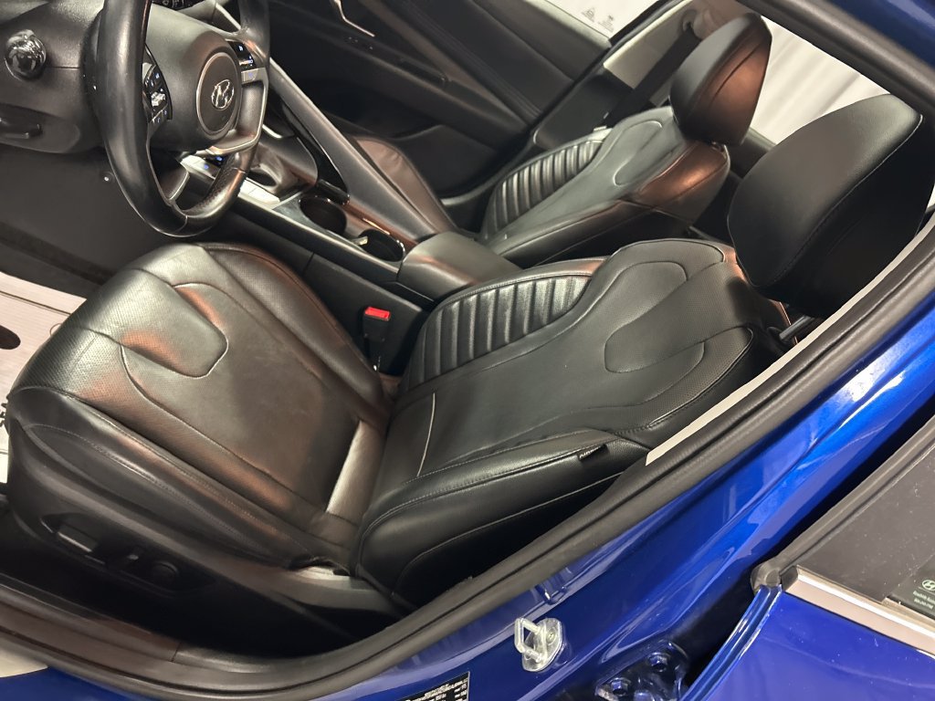 Used 2022 Hyundai Elantra Limited w/ Winter Weather Package FWD image 10