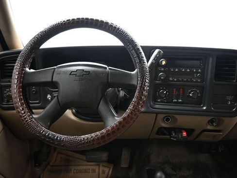 Used 2005 Chevrolet Silverado 2500 W/T w/ Heavy-Duty Power Package AWD/4WD image 13