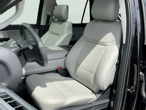 Used 2025 Ford Expedition Max Active AWD/4WD image 27