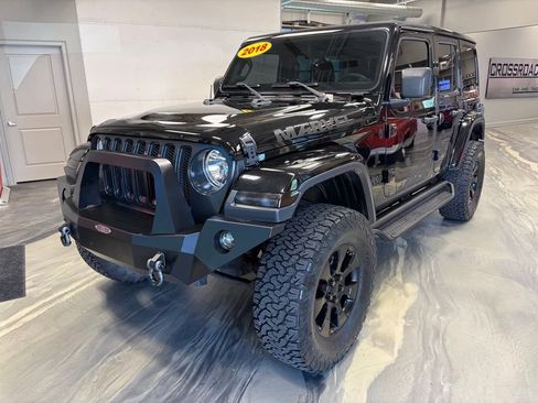 Used 2018 Jeep Wrangler Unlimited Sahara w/ Dual Top Group AWD/4WD image 3