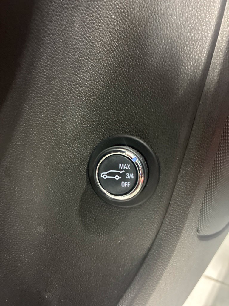 Used 2019 Chevrolet Blazer LT w/ Sound & Technology Package FWD image 17