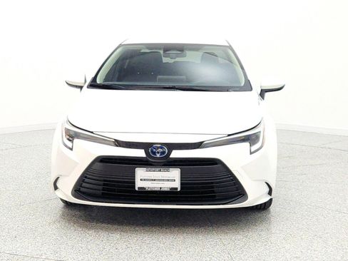 Used 2024 Toyota Corolla LE FWD image 2