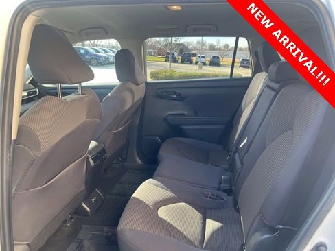 Used 2023 Toyota Highlander LE image 7