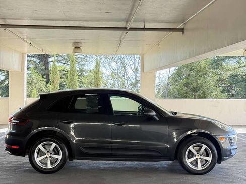 Used 2017 Porsche Macan AWD/4WD image 4