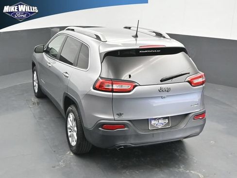 Used 2017 Jeep Cherokee Latitude FWD image 13