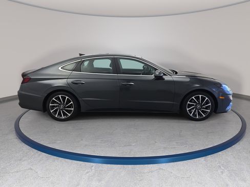 Used 2022 Hyundai Sonata Limited w/ Winter Weather Package FWD image 4
