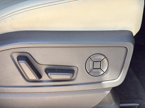 Used 2025 Audi Q5 Premium w/ Convenience Package AWD/4WD image 33