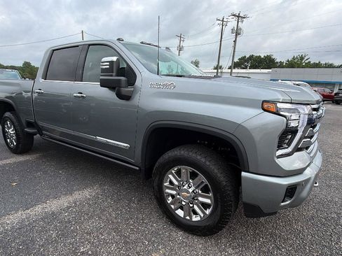New 2026 Chevrolet Silverado 2500 High Country w/ High Country Premium Package AWD/4WD image 7
