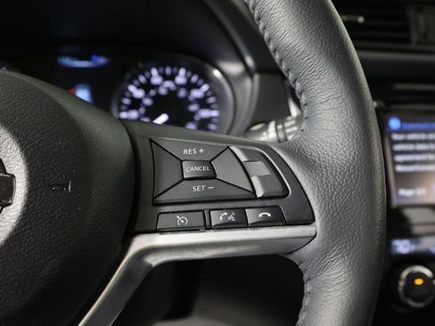 Used 2017 Nissan Rogue SL image 36