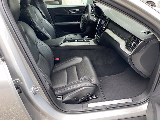 Certified 2025 Volvo V60 B5 Cross Country Ultra AWD/4WD image 13