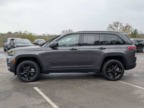 Used 2024 Jeep Grand Cherokee Limited w/ Black Appearance Package image 6