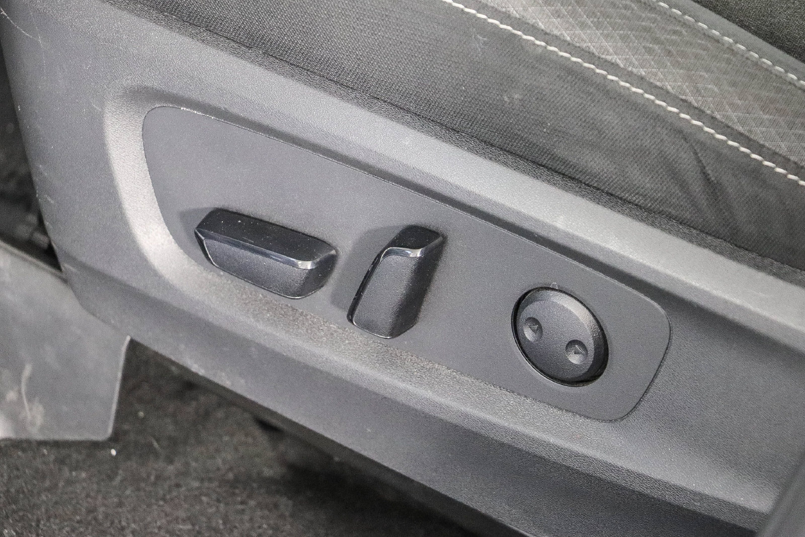 Used 2024 Nissan Pathfinder SV FWD image 21