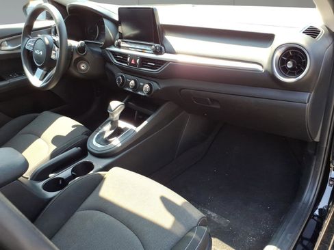 Used 2023 Kia Forte LXS w/ LXS Technology Package image 7