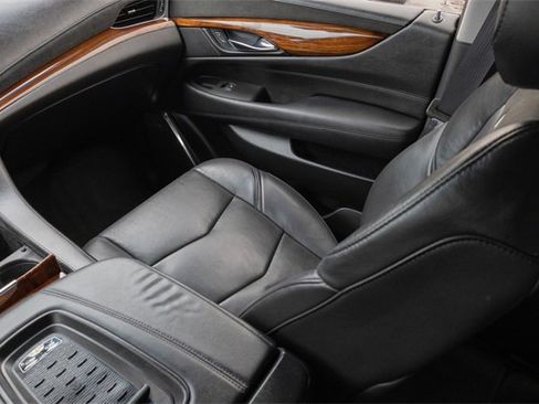 Used 2015 Cadillac Escalade Luxury image 28