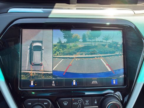 Used 2021 Chevrolet Bolt Premier w/ Infotainment Package FWD image 32