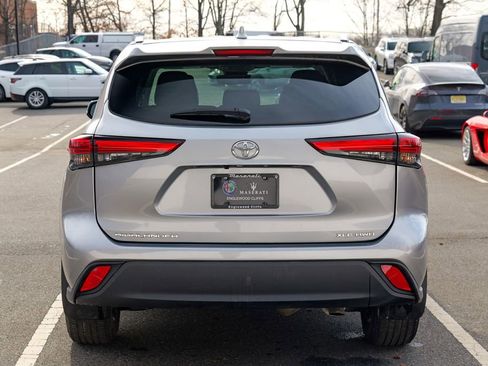 Used 2023 Toyota Highlander XLE image 6