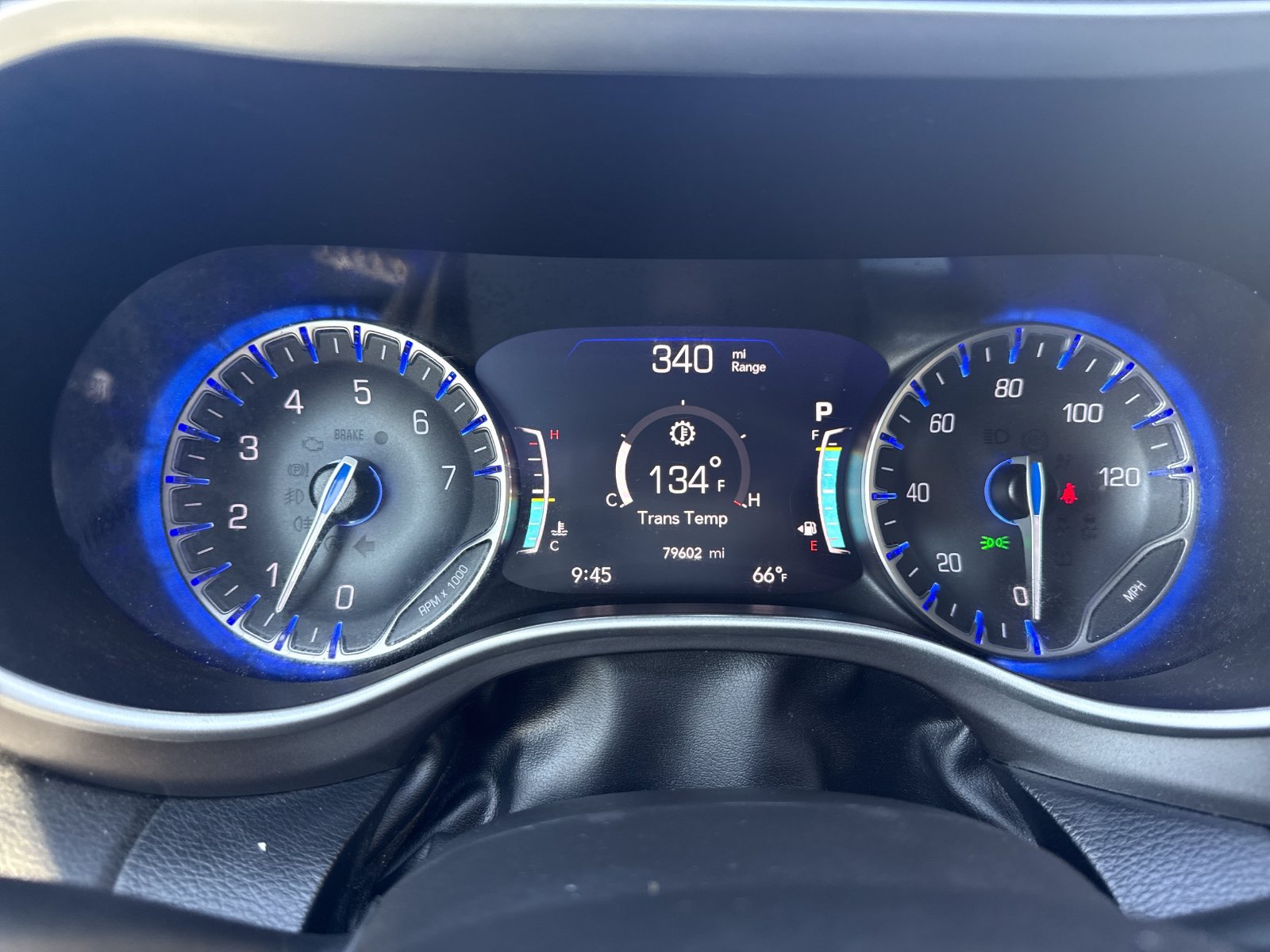 Used 2025 Chrysler Voyager LX FWD image 15