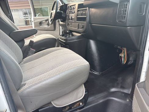 Used 2015 GMC Savana 2500 RWD image 7
