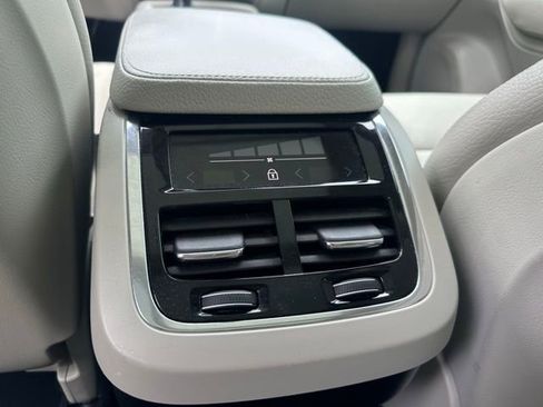 Used 2018 Volvo XC90 T5 Momentum w/ Convenience Package AWD/4WD image 14