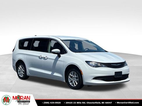 Used 2021 Chrysler Voyager LX FWD image 7