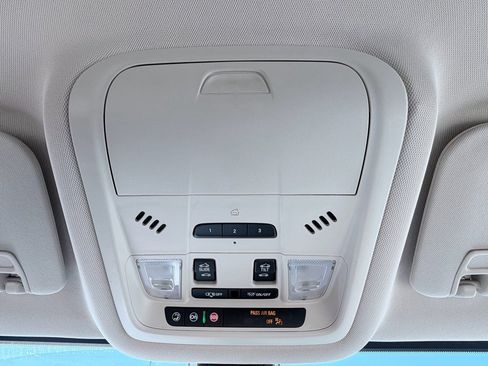 Used 2021 GMC Acadia Denali w/ Denali Technology Package image 17