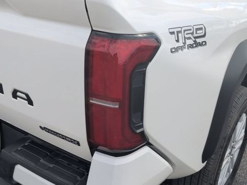 Used 2025 Toyota Tacoma TRD Off-Road w/ TRD Off Road Upgrade Package AWD/4WD image 12
