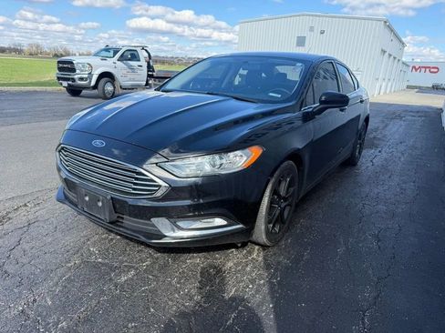 Used 2018 Ford Fusion SE w/ Equipment Group 201A image 4