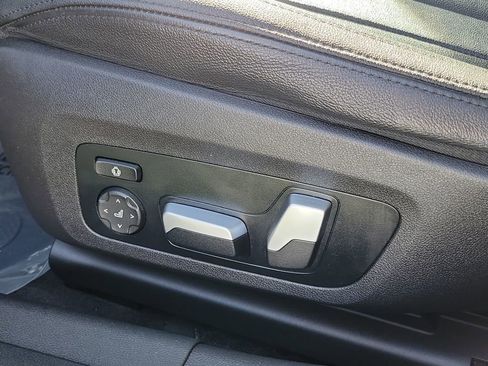 Used 2021 BMW 330i Sedan w/ Premium Package image 17