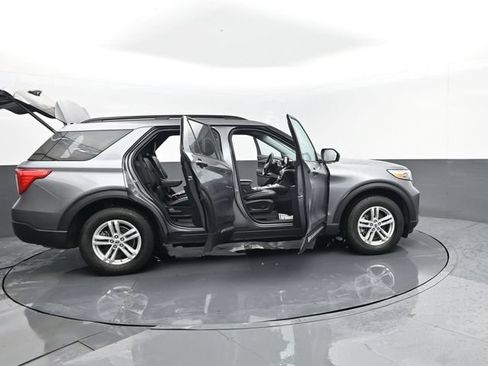 Used 2022 Ford Explorer XLT w/ Equipment Group 202A AWD/4WD image 30