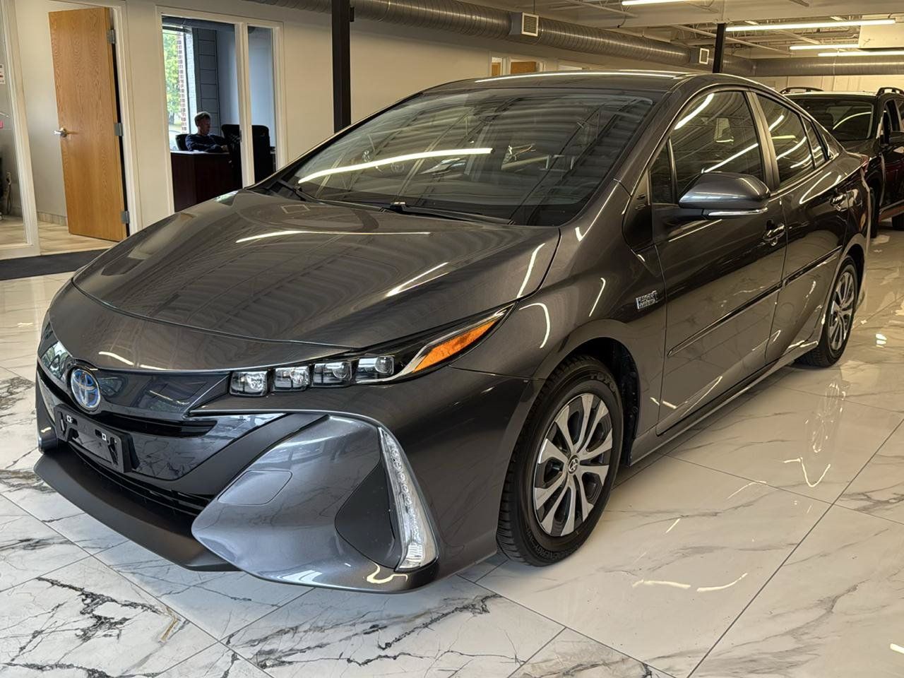 Used 2022 Toyota Prius Prime XLE FWD image 3