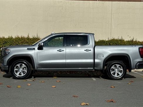Used 2025 GMC Sierra 1500 SLT image 7