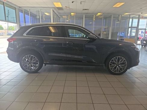Used 2025 Audi Q5 Premium Plus w/ Premium Plus AWD/4WD image 9