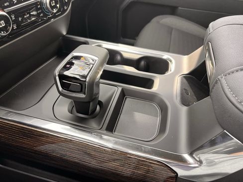 New 2026 GMC Sierra 1500 Elevation image 16