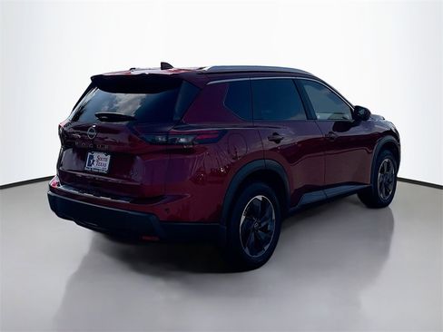 Used 2024 Nissan Rogue SV w/ SV Premium Package image 7