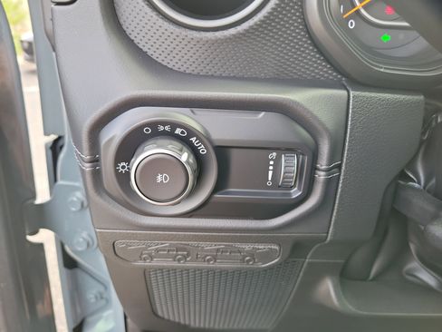 Used 2024 Jeep Wrangler Rubicon w/ Technology Group AWD/4WD image 27