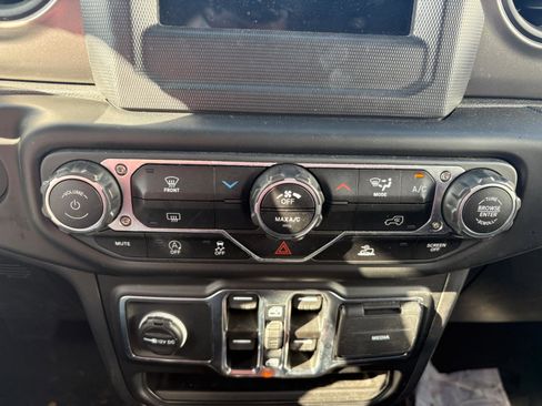 Used 2023 Jeep Wrangler Unlimited Sport AWD/4WD image 28