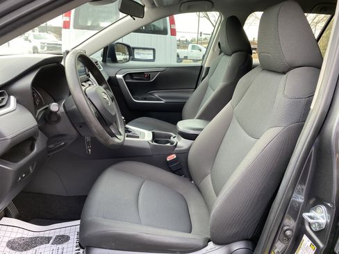 Used 2021 Toyota RAV4 LE image 16