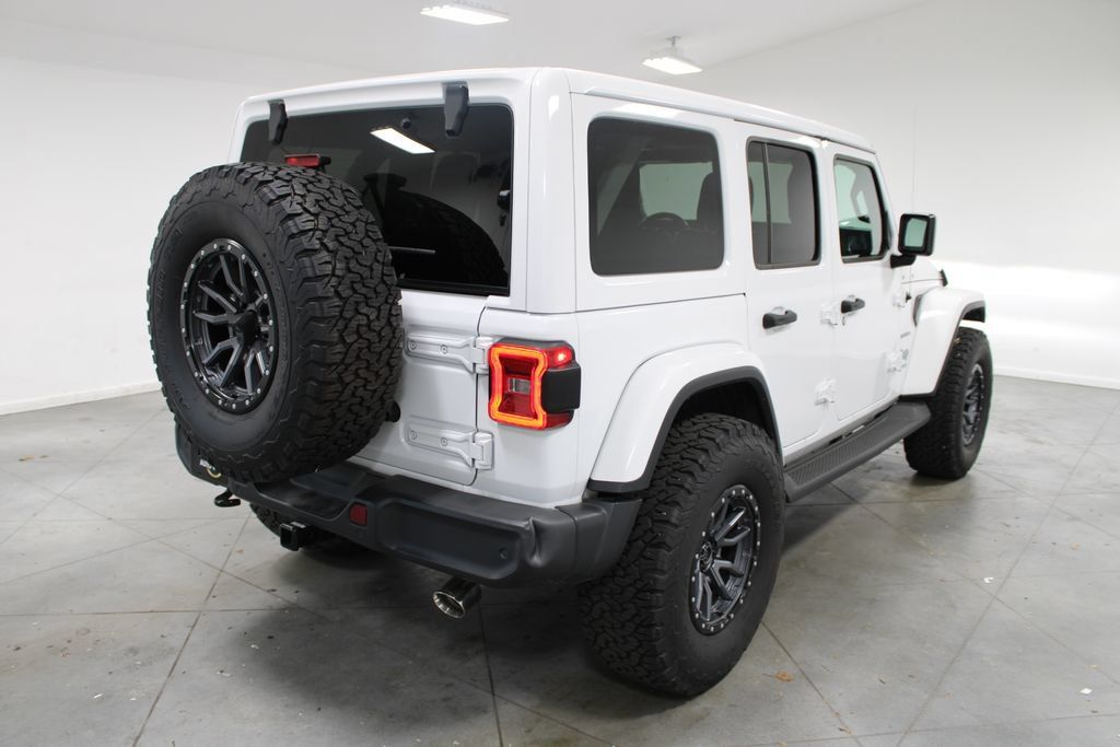 Used 2018 Jeep Wrangler Unlimited Sahara AWD/4WD image 9