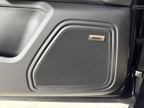 Certified 2025 Porsche Macan Turbo AWD/4WD image 34