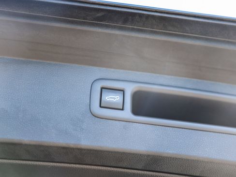 Used 2024 Toyota Highlander LE image 28