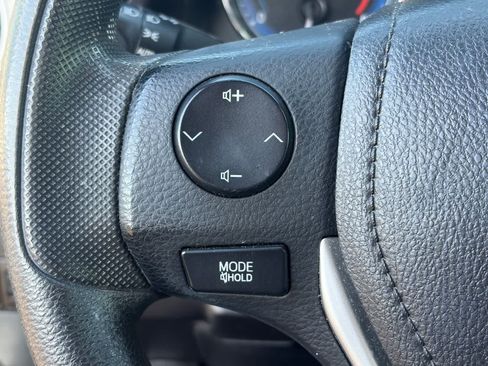 Used 2018 Toyota Corolla LE w/ Carpet Mat Package (TMS) FWD image 11