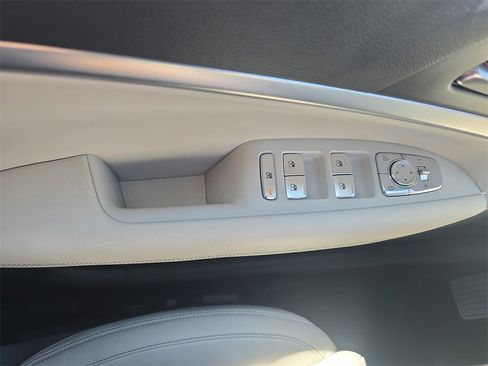 Used 2025 Genesis G70 2.5T image 28