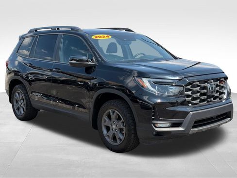 Used 2024 Honda Passport TrailSport image 3