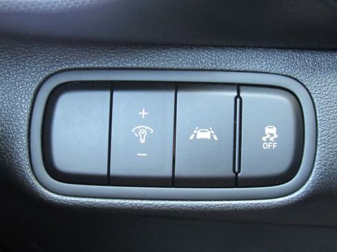 Used 2022 Hyundai Venue SEL image 33