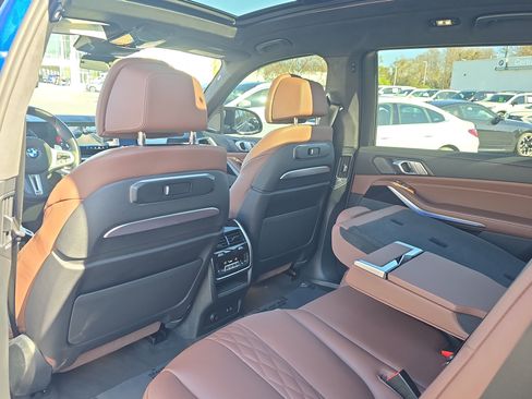 Used 2025 BMW X7 M60i w/ Executive Package image 11