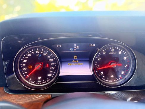 Used 2017 Mercedes-Benz E 300 image 18