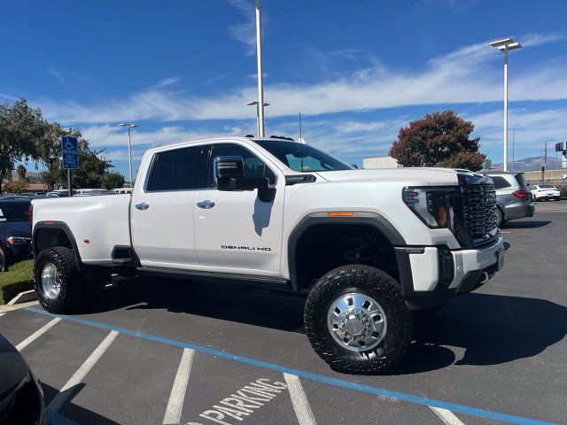 Used 2024 GMC Sierra 3500 Denali Ultimate AWD/4WD image 2